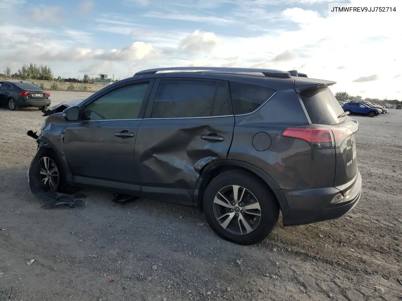 JTMWFREV9JJ752714 2018 Toyota Rav4 Adventure