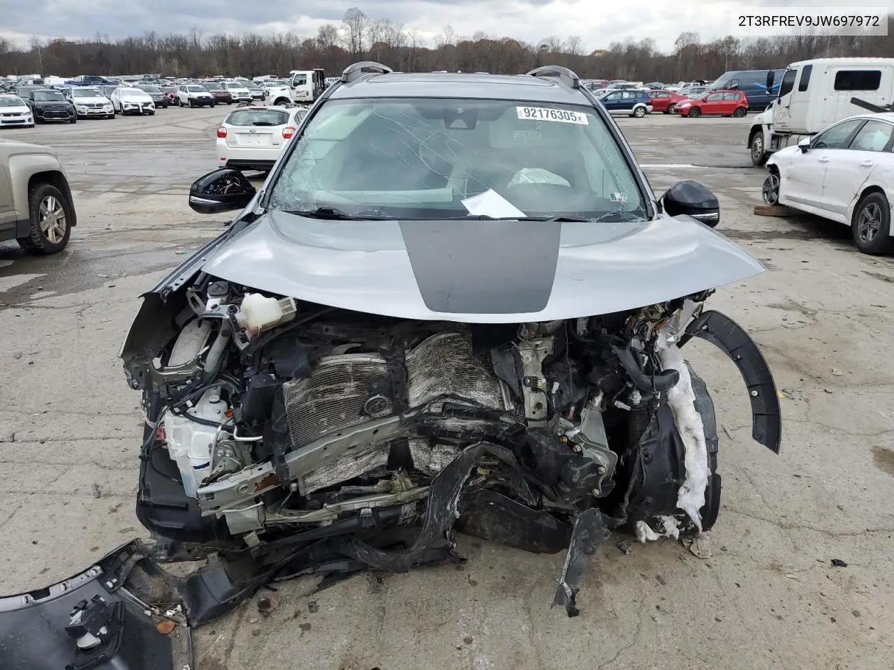 2T3RFREV9JW697972 2018 Toyota Rav4 Adventure