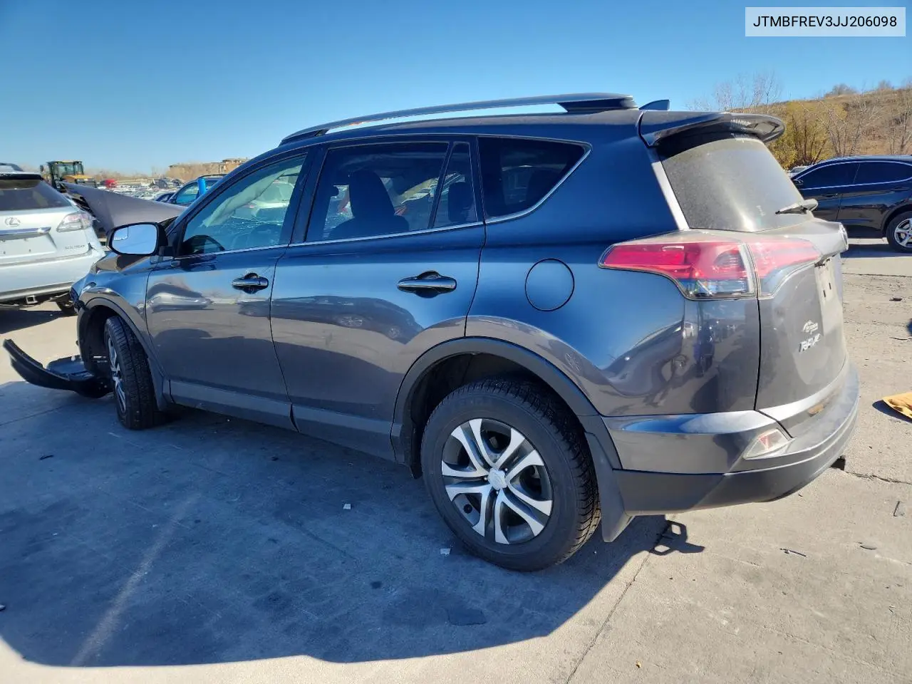 JTMBFREV3JJ206098 2018 Toyota Rav4 Le