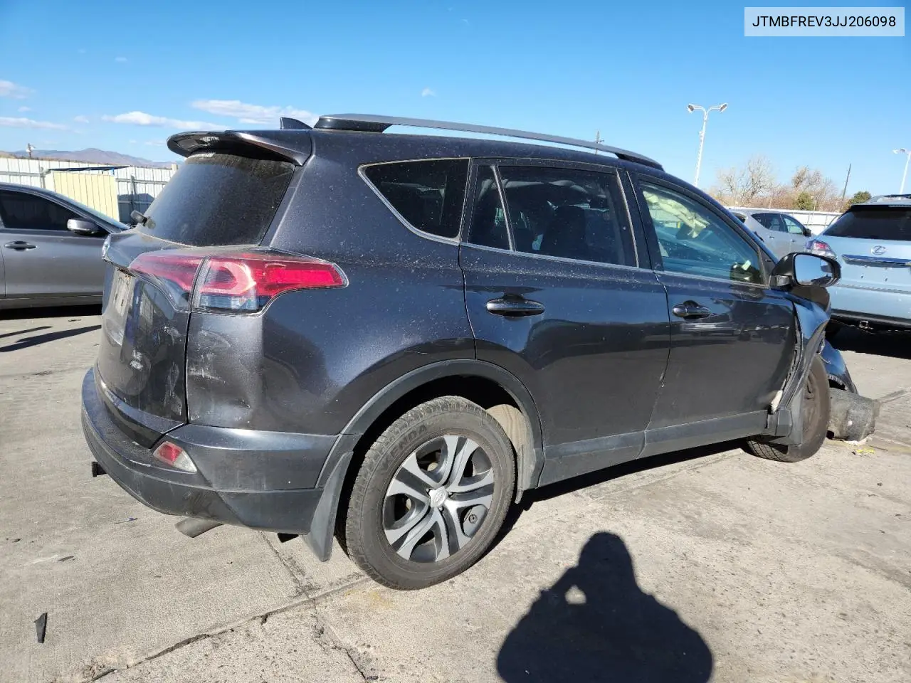 JTMBFREV3JJ206098 2018 Toyota Rav4 Le