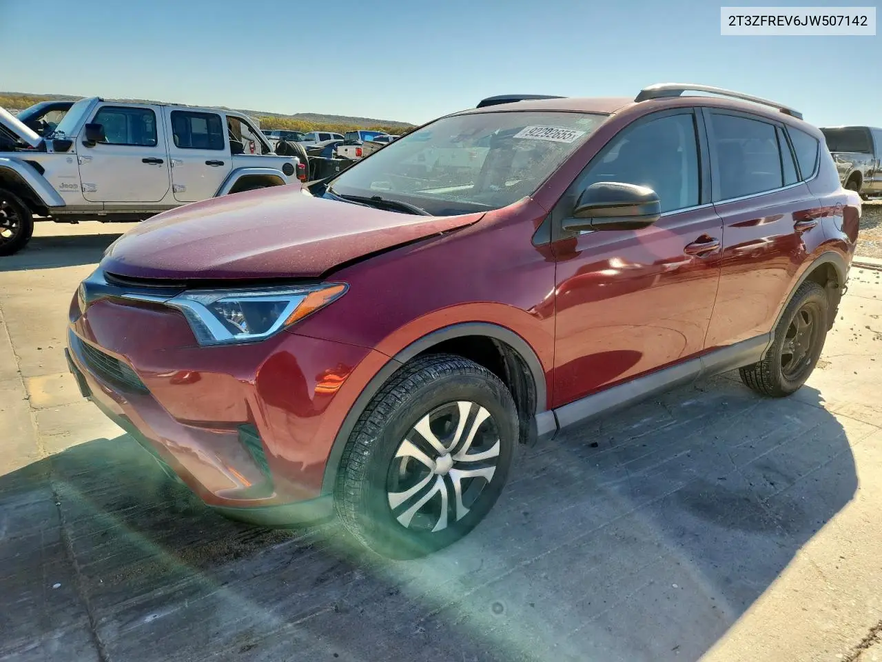2T3ZFREV6JW507142 2018 Toyota Rav4 Le