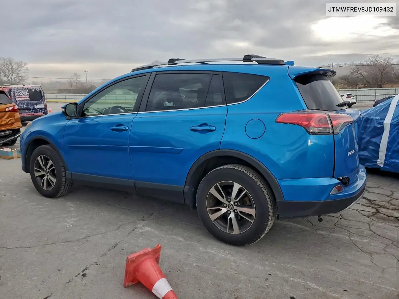JTMWFREV8JD109432 2018 Toyota Rav4 Adventure
