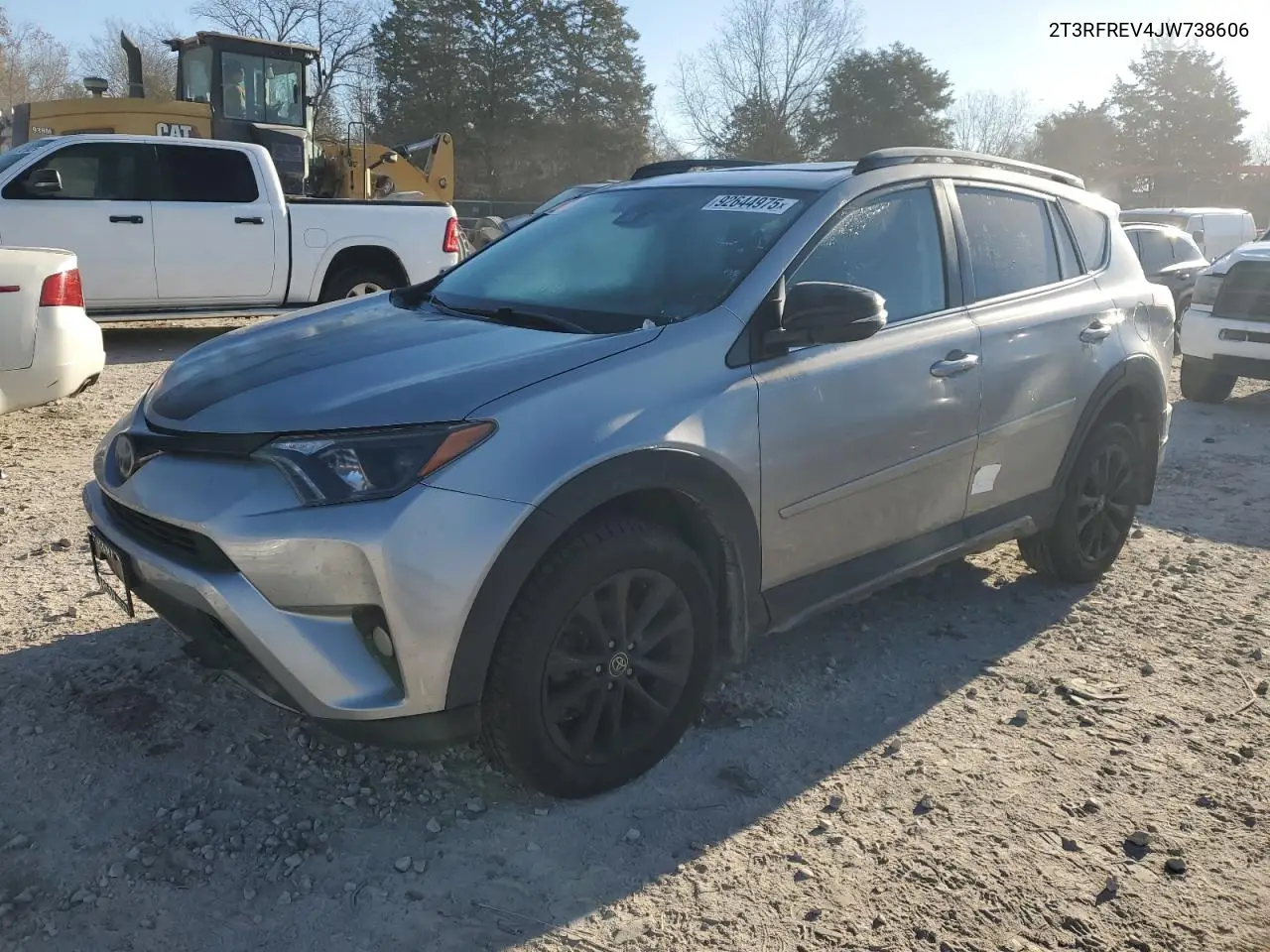 2T3RFREV4JW738606 2018 Toyota Rav4 Adventure