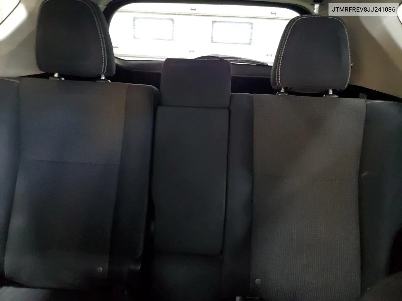 JTMRFREV8JJ241086 2018 Toyota Rav4 Adventure