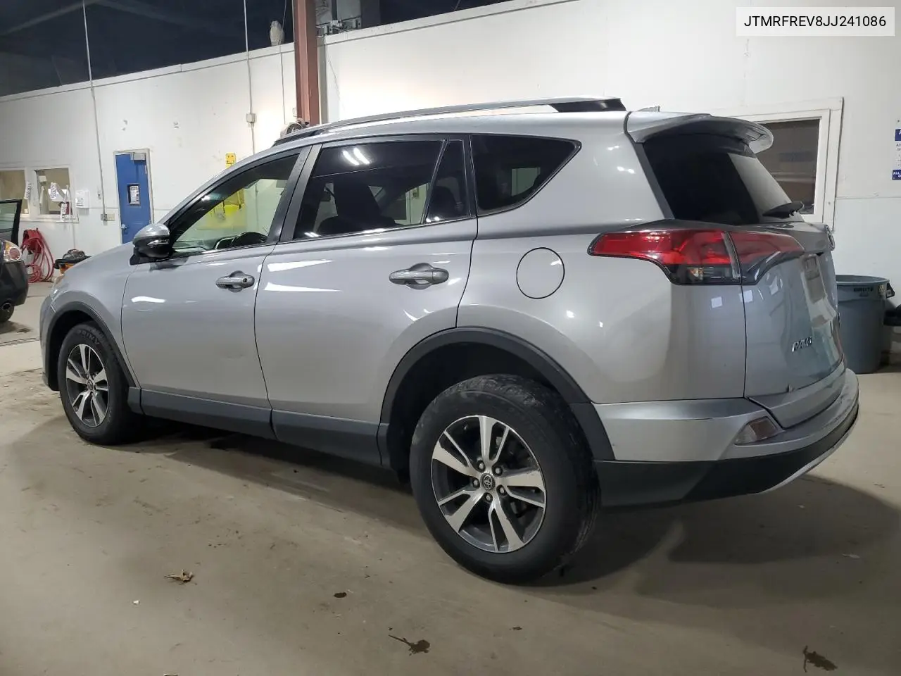 JTMRFREV8JJ241086 2018 Toyota Rav4 Adventure
