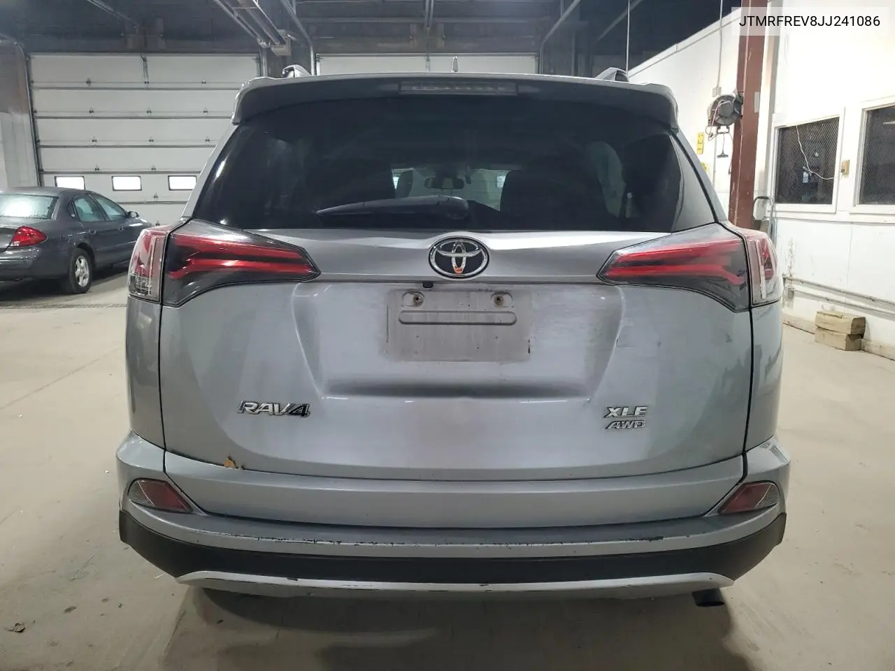JTMRFREV8JJ241086 2018 Toyota Rav4 Adventure