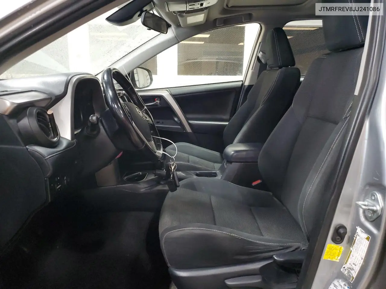JTMRFREV8JJ241086 2018 Toyota Rav4 Adventure
