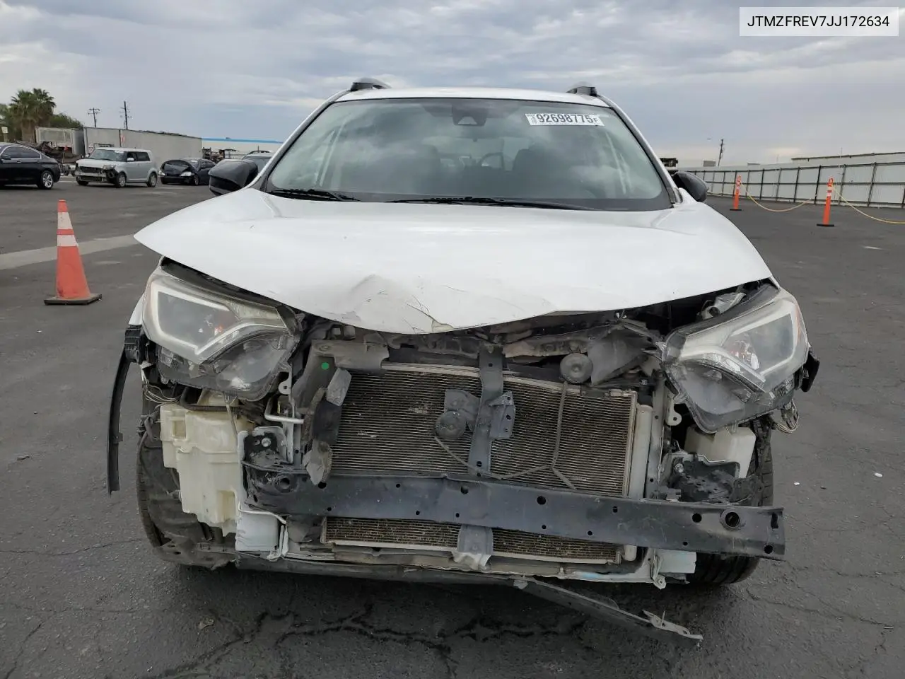 JTMZFREV7JJ172634 2018 Toyota Rav4 Le