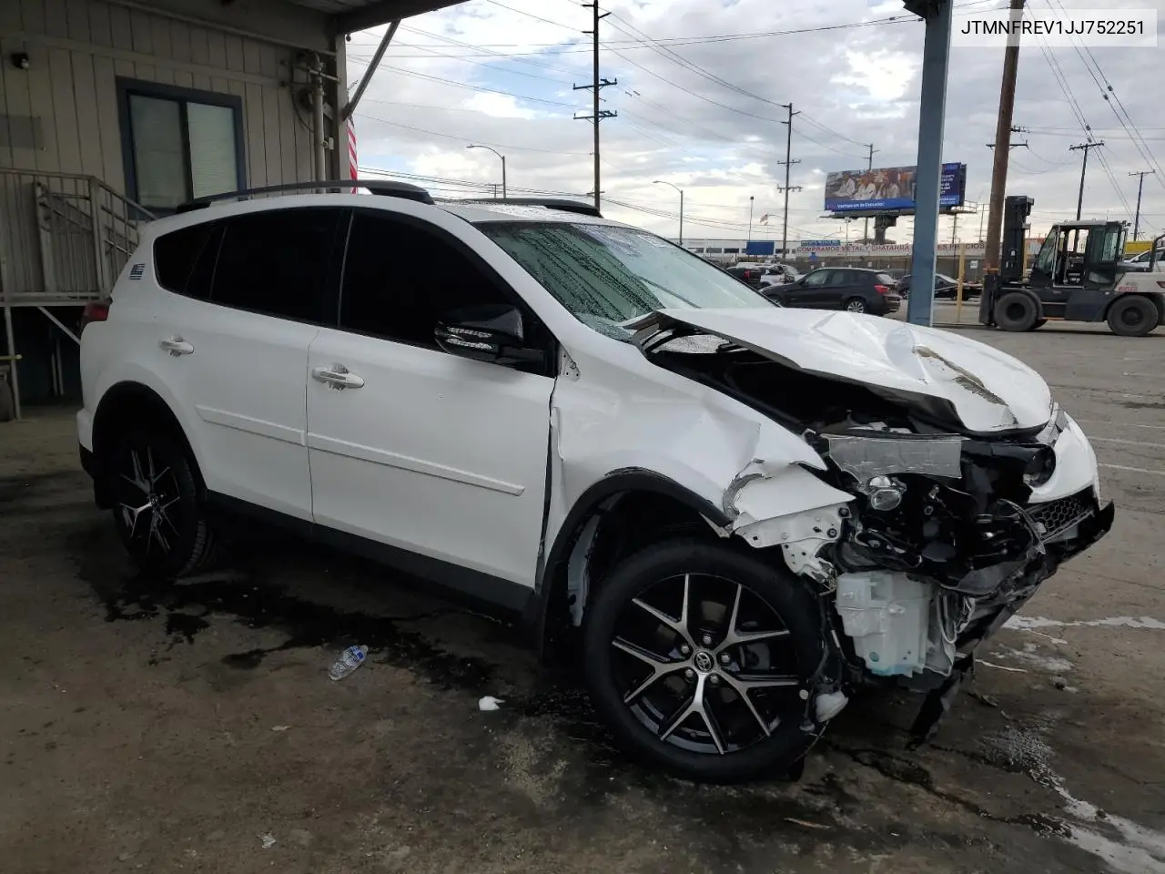 JTMNFREV1JJ752251 2018 Toyota Rav4 Se