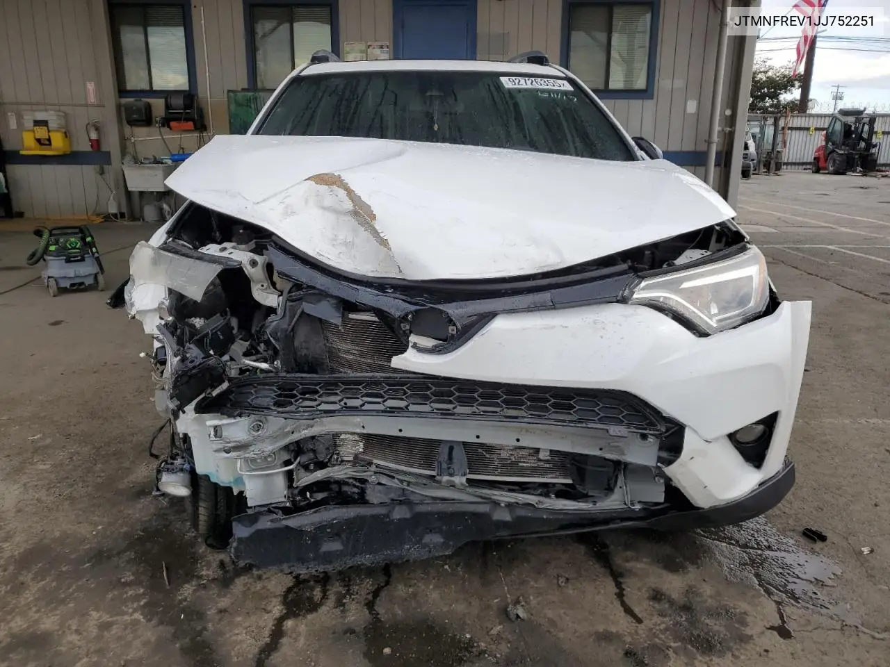 JTMNFREV1JJ752251 2018 Toyota Rav4 Se