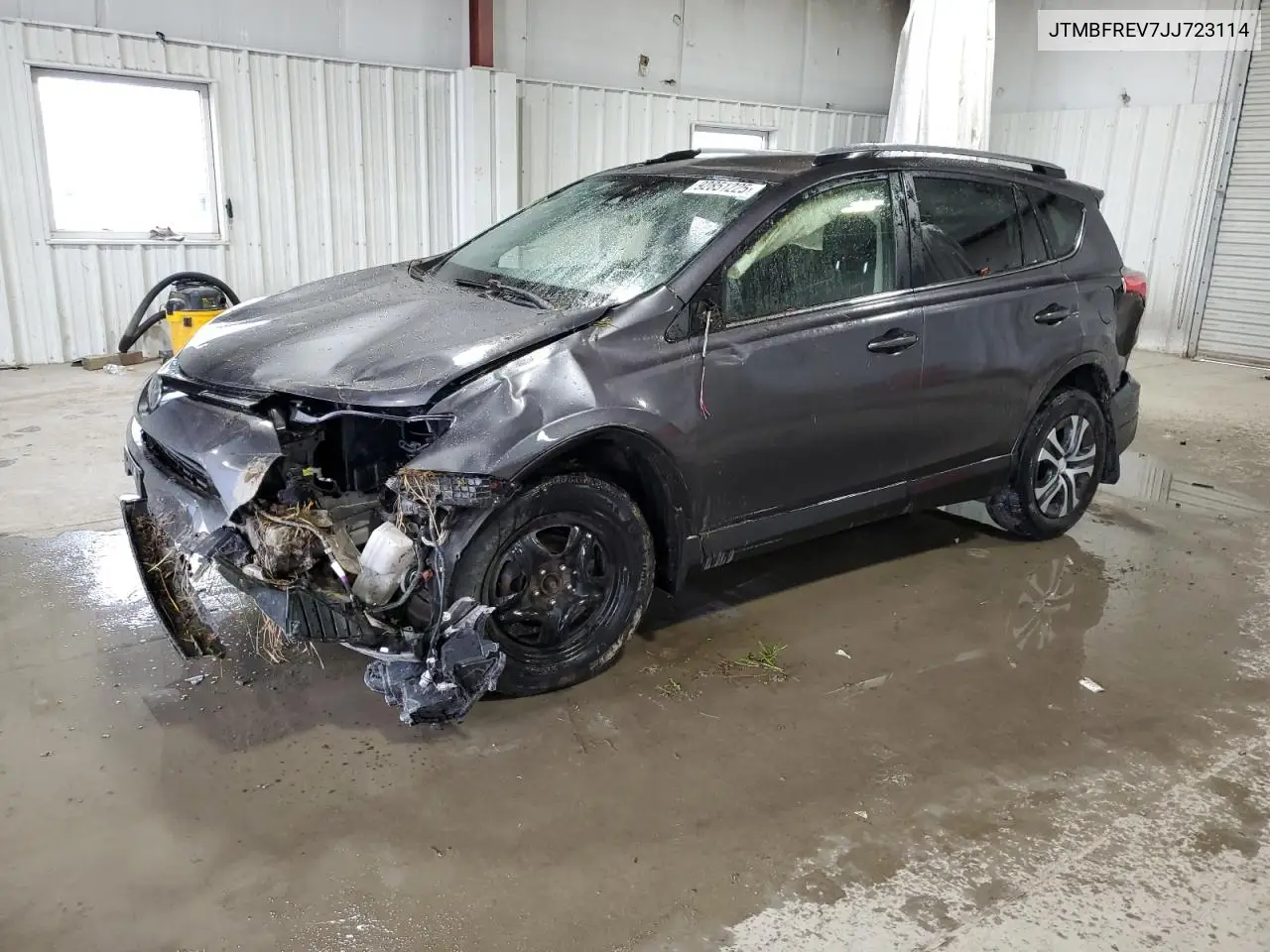 JTMBFREV7JJ723114 2018 Toyota Rav4 Le