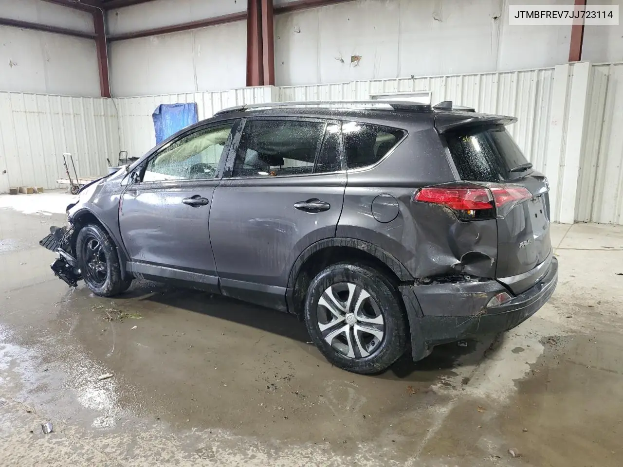 JTMBFREV7JJ723114 2018 Toyota Rav4 Le