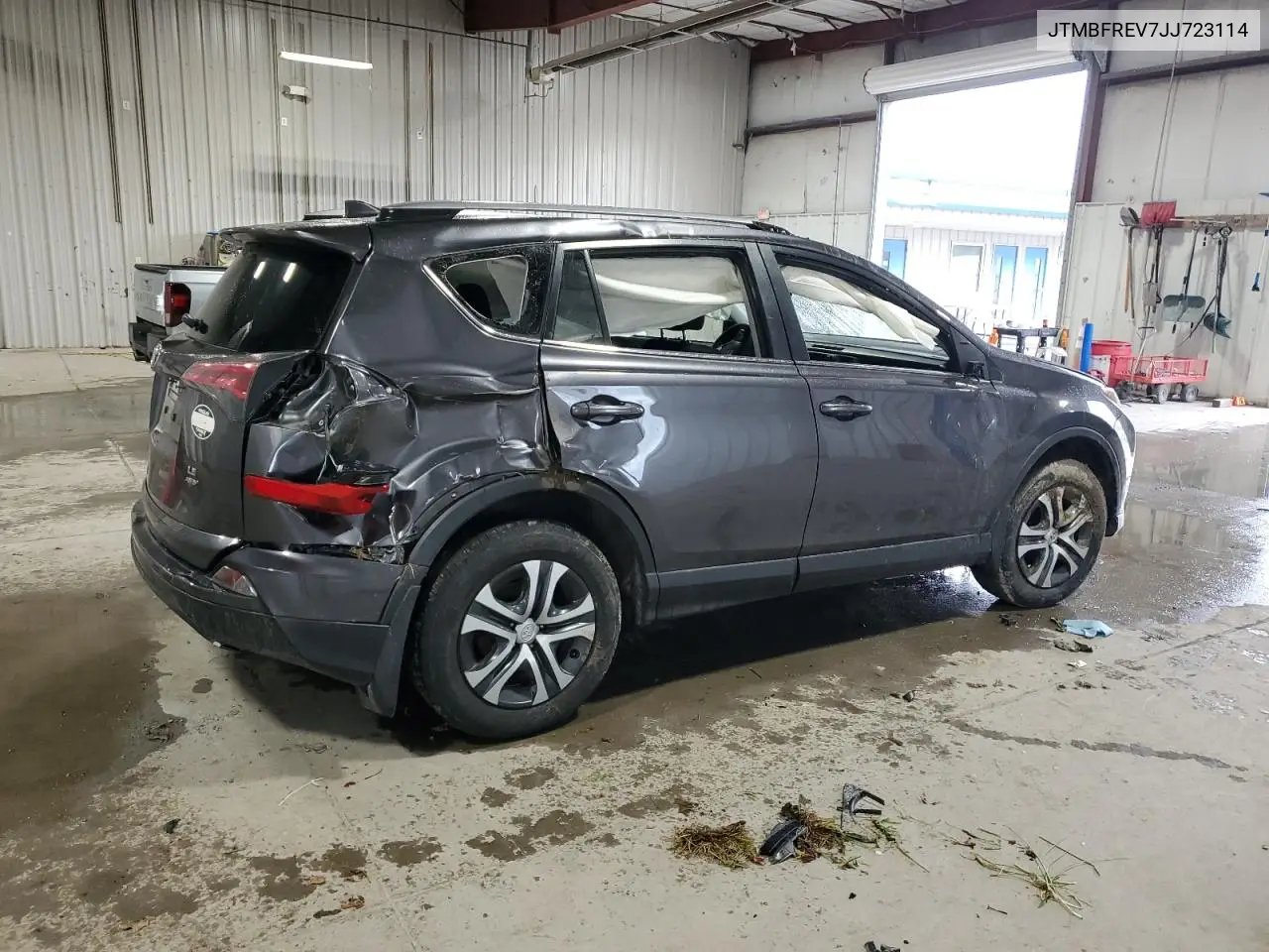 JTMBFREV7JJ723114 2018 Toyota Rav4 Le