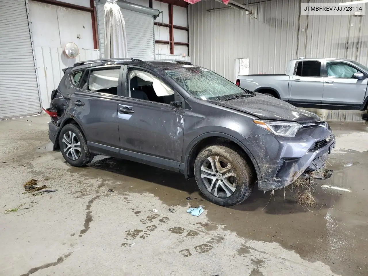 JTMBFREV7JJ723114 2018 Toyota Rav4 Le