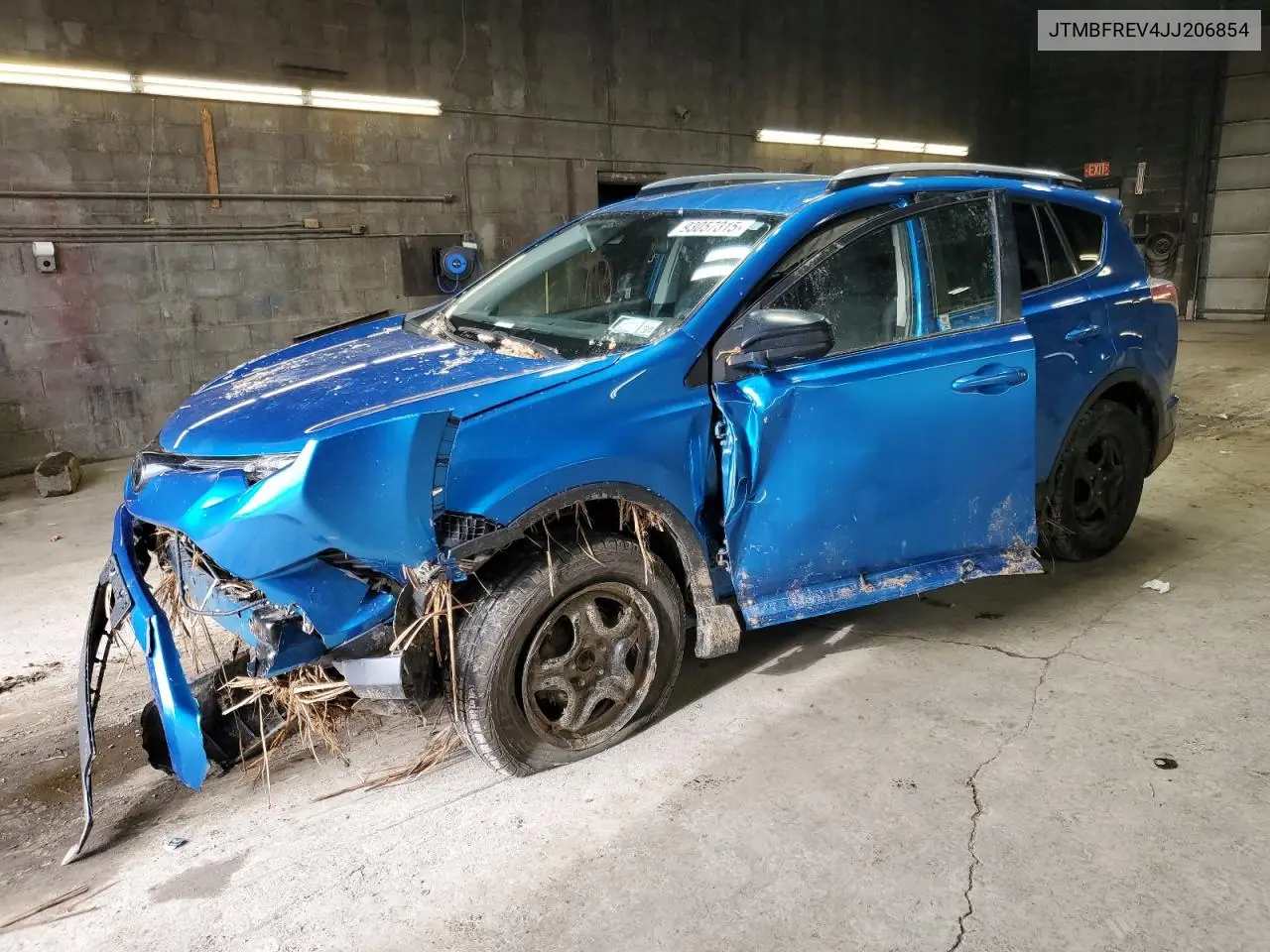 JTMBFREV4JJ206854 2018 Toyota Rav4 Le
