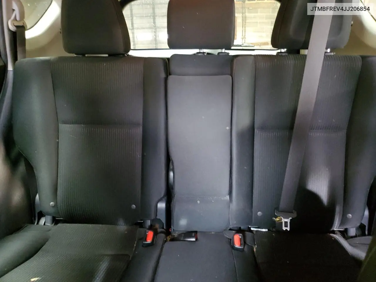 JTMBFREV4JJ206854 2018 Toyota Rav4 Le