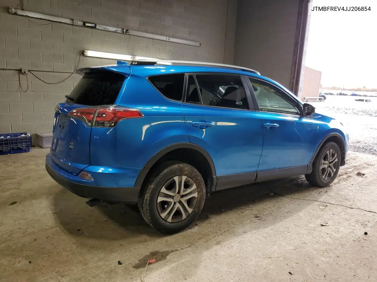 JTMBFREV4JJ206854 2018 Toyota Rav4 Le