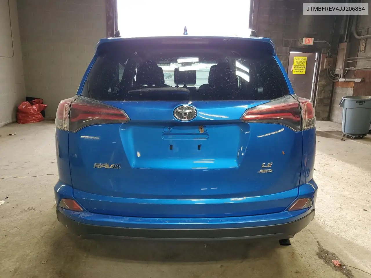 JTMBFREV4JJ206854 2018 Toyota Rav4 Le
