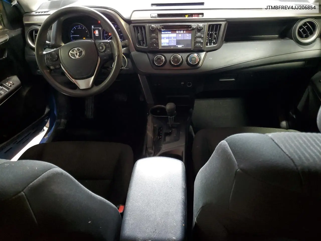 JTMBFREV4JJ206854 2018 Toyota Rav4 Le