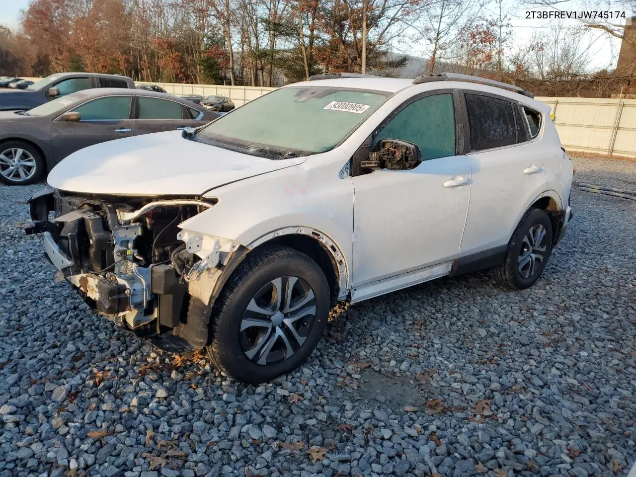 2T3BFREV1JW745174 2018 Toyota Rav4 Le