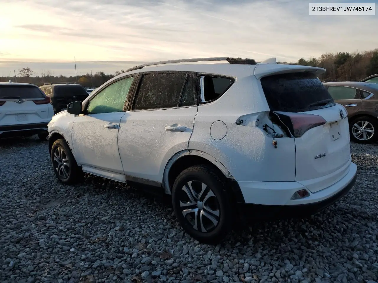 2T3BFREV1JW745174 2018 Toyota Rav4 Le