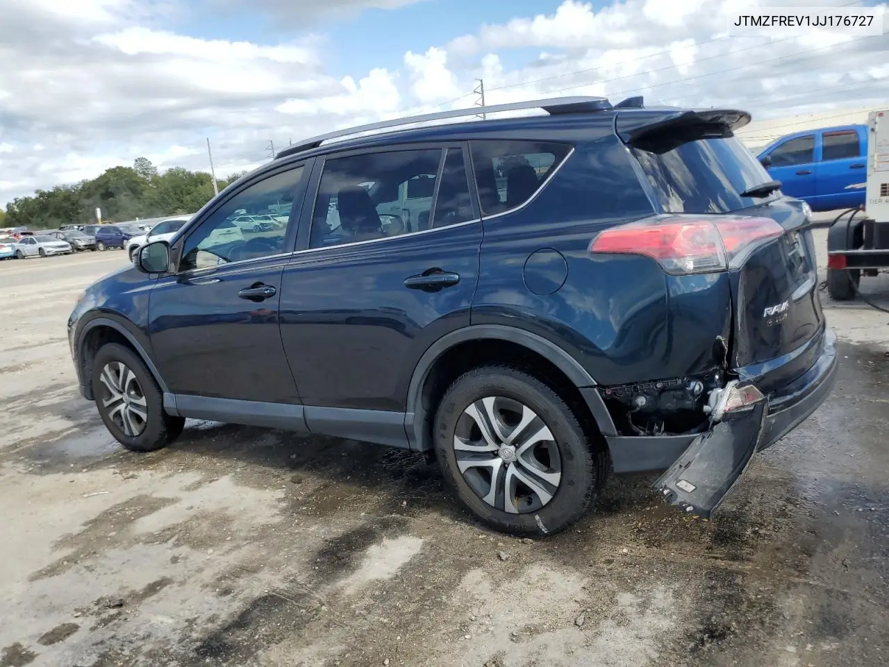JTMZFREV1JJ176727 2018 Toyota Rav4 Le