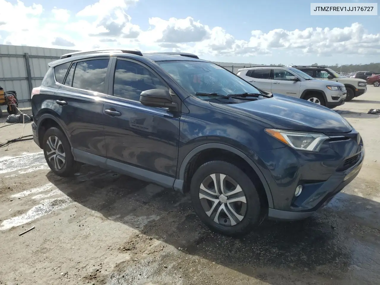 JTMZFREV1JJ176727 2018 Toyota Rav4 Le