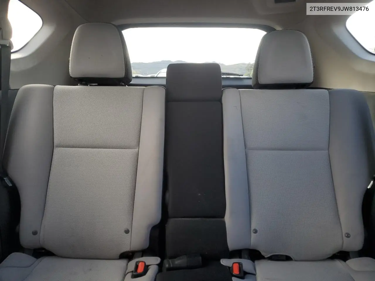 2T3RFREV9JW813476 2018 Toyota Rav4 Adventure