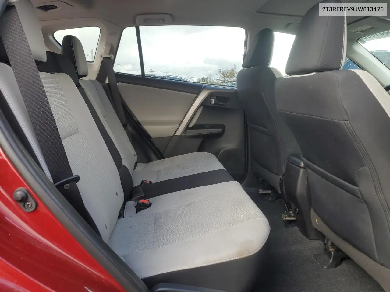 2T3RFREV9JW813476 2018 Toyota Rav4 Adventure
