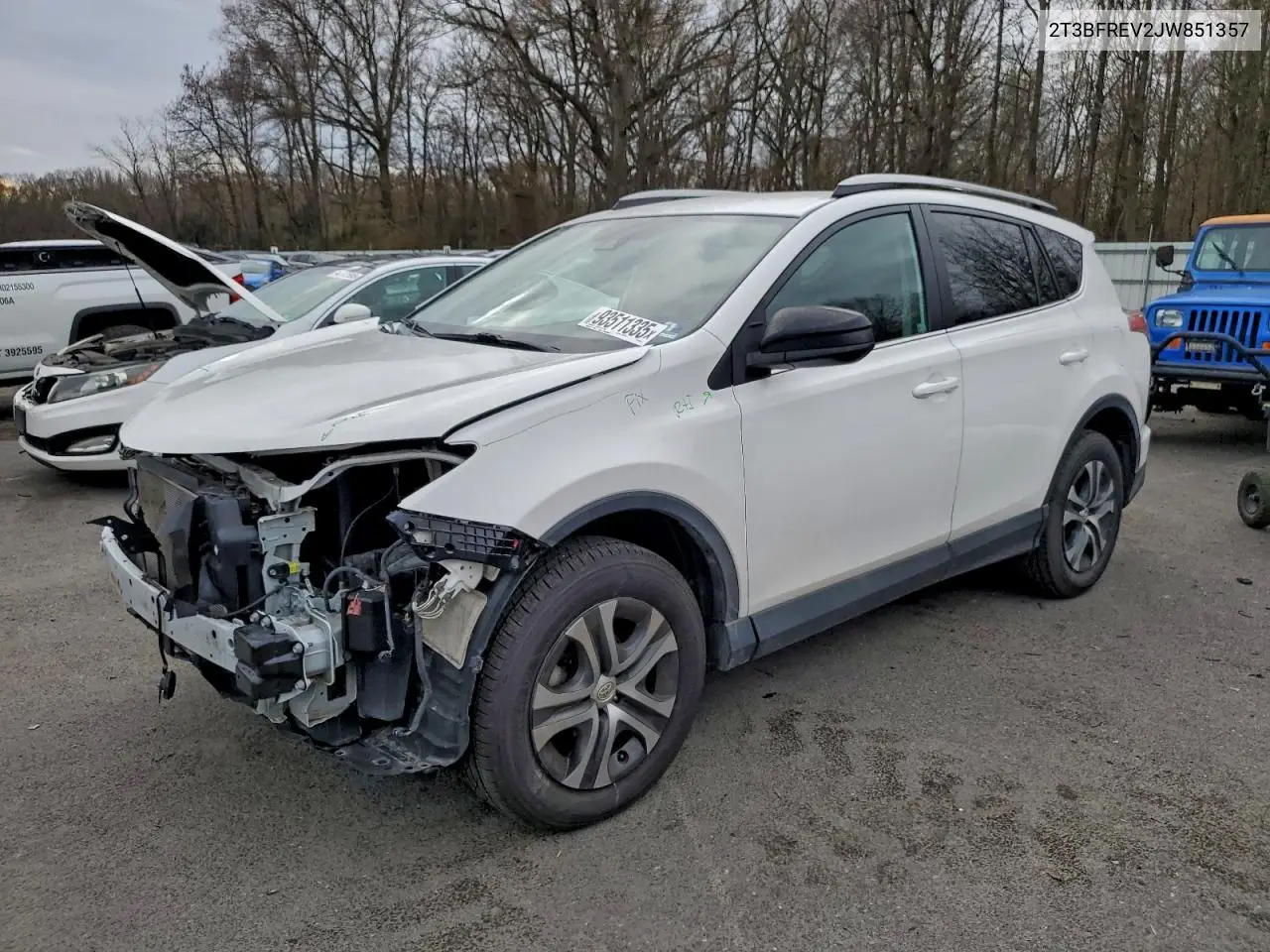 2T3BFREV2JW851357 2018 Toyota Rav4 Le