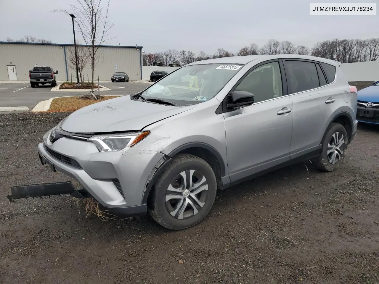 JTMZFREVXJJ178234 2018 Toyota Rav4 Le