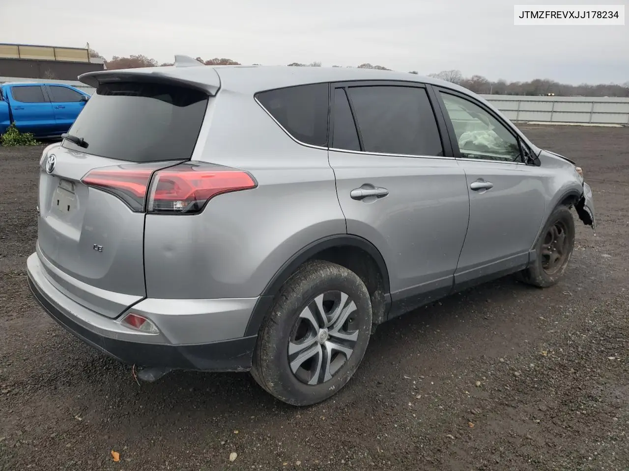 JTMZFREVXJJ178234 2018 Toyota Rav4 Le