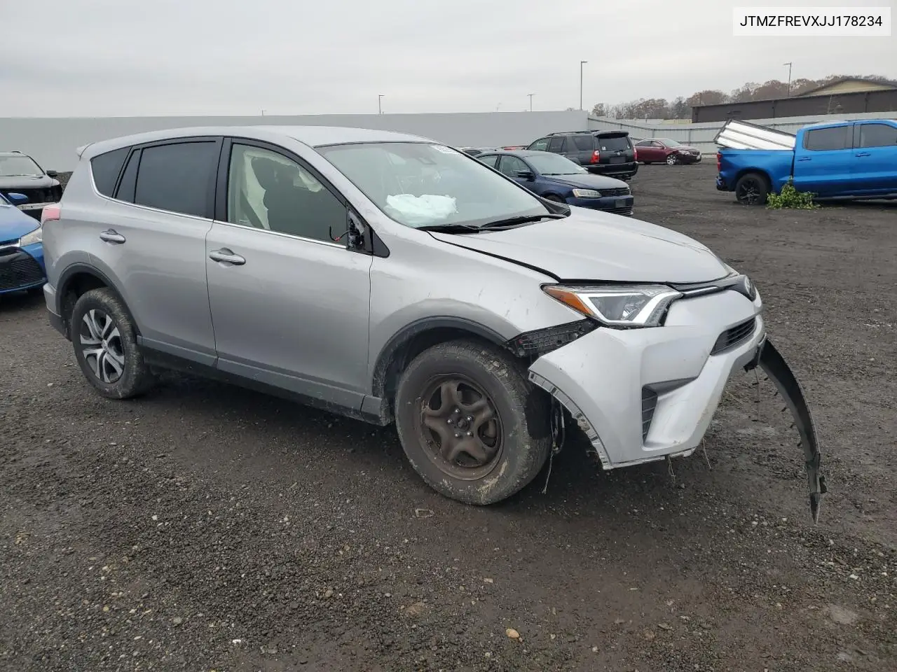 JTMZFREVXJJ178234 2018 Toyota Rav4 Le