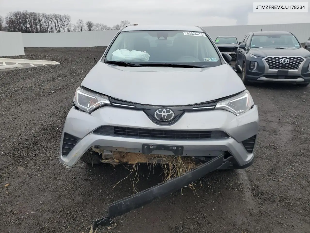 JTMZFREVXJJ178234 2018 Toyota Rav4 Le