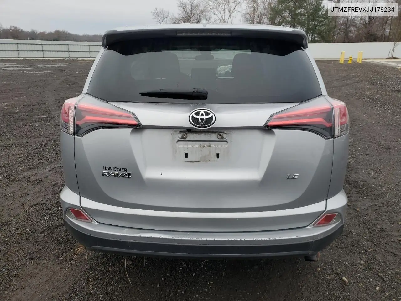 JTMZFREVXJJ178234 2018 Toyota Rav4 Le