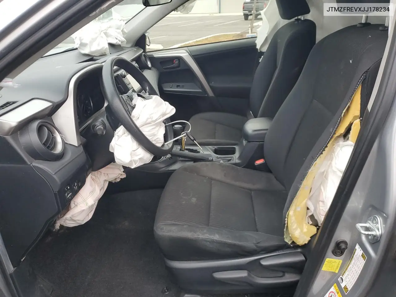 JTMZFREVXJJ178234 2018 Toyota Rav4 Le