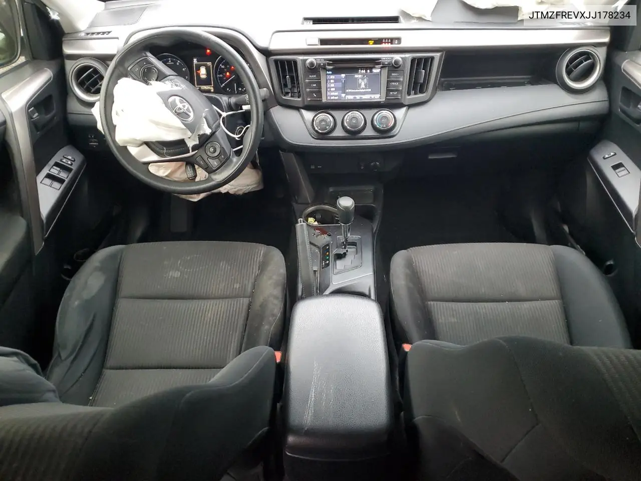 JTMZFREVXJJ178234 2018 Toyota Rav4 Le
