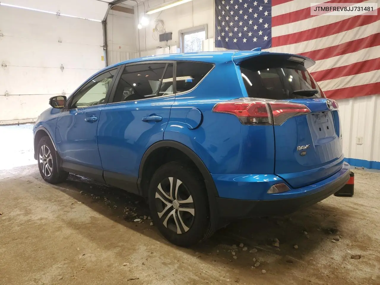 JTMBFREV8JJ731481 2018 Toyota Rav4 Le