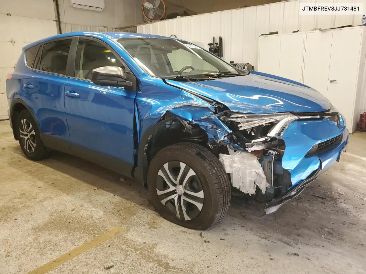 JTMBFREV8JJ731481 2018 Toyota Rav4 Le