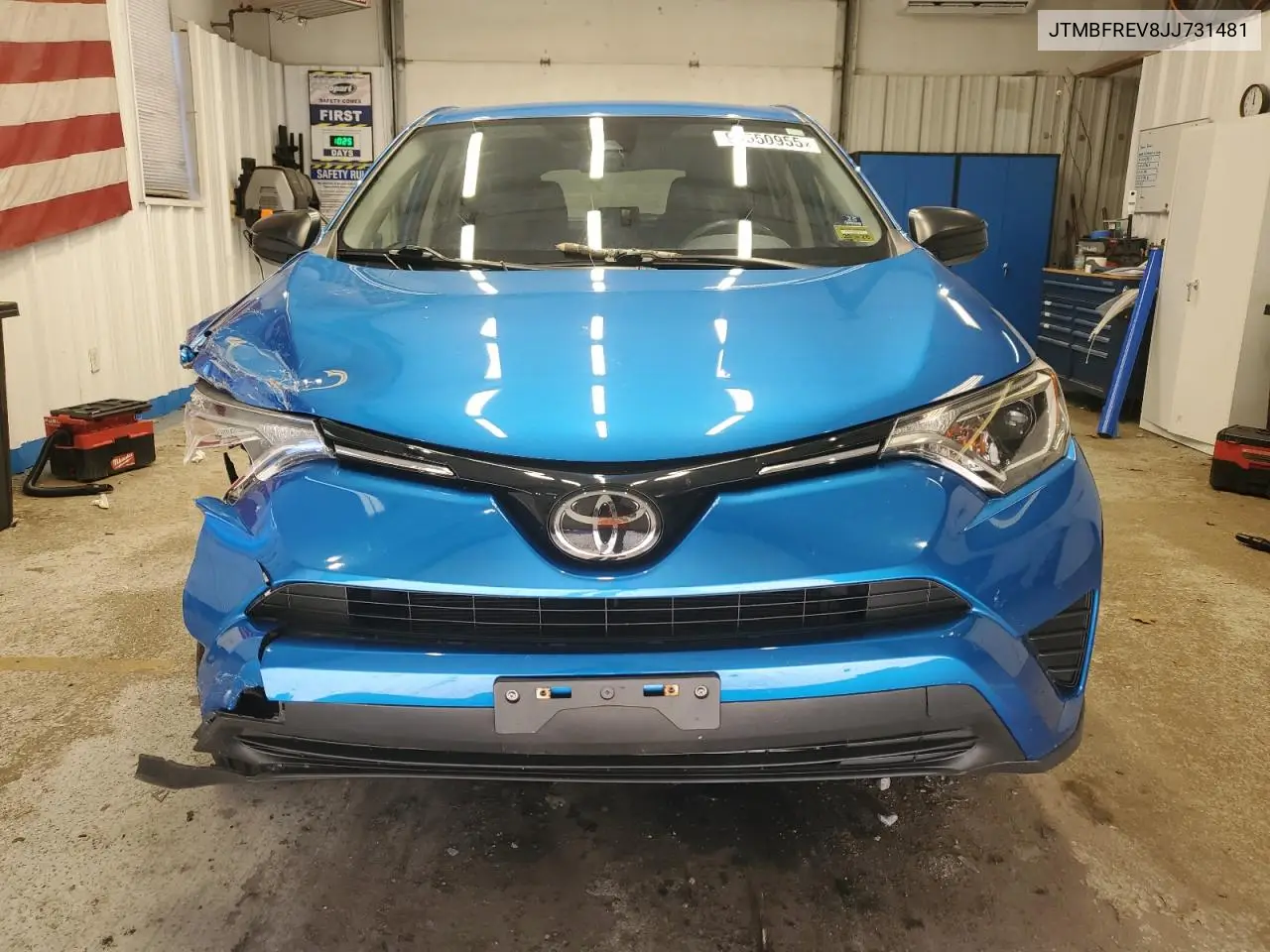 JTMBFREV8JJ731481 2018 Toyota Rav4 Le