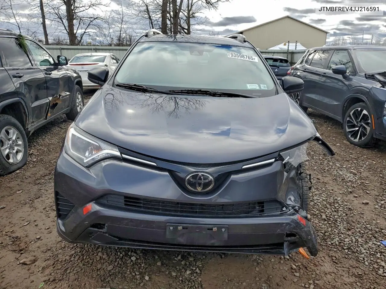 JTMBFREV4JJ216591 2018 Toyota Rav4 Le