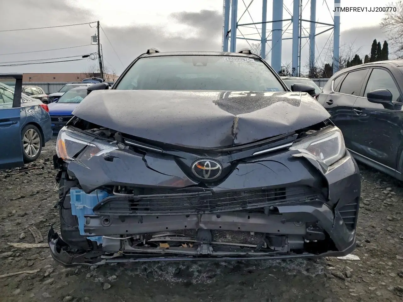 JTMBFREV1JJ200770 2018 Toyota Rav4 Le