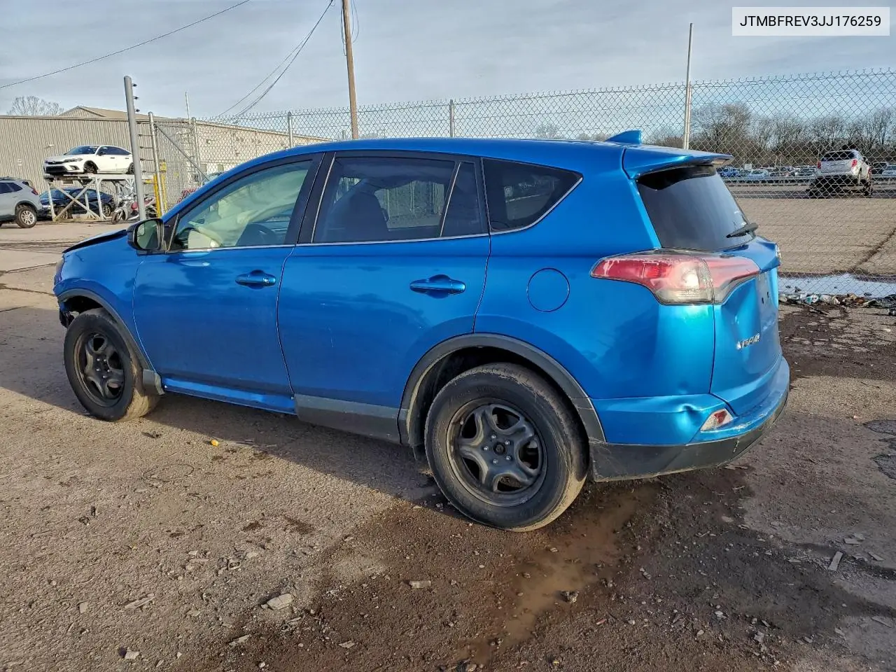 JTMBFREV3JJ176259 2018 Toyota Rav4 Le
