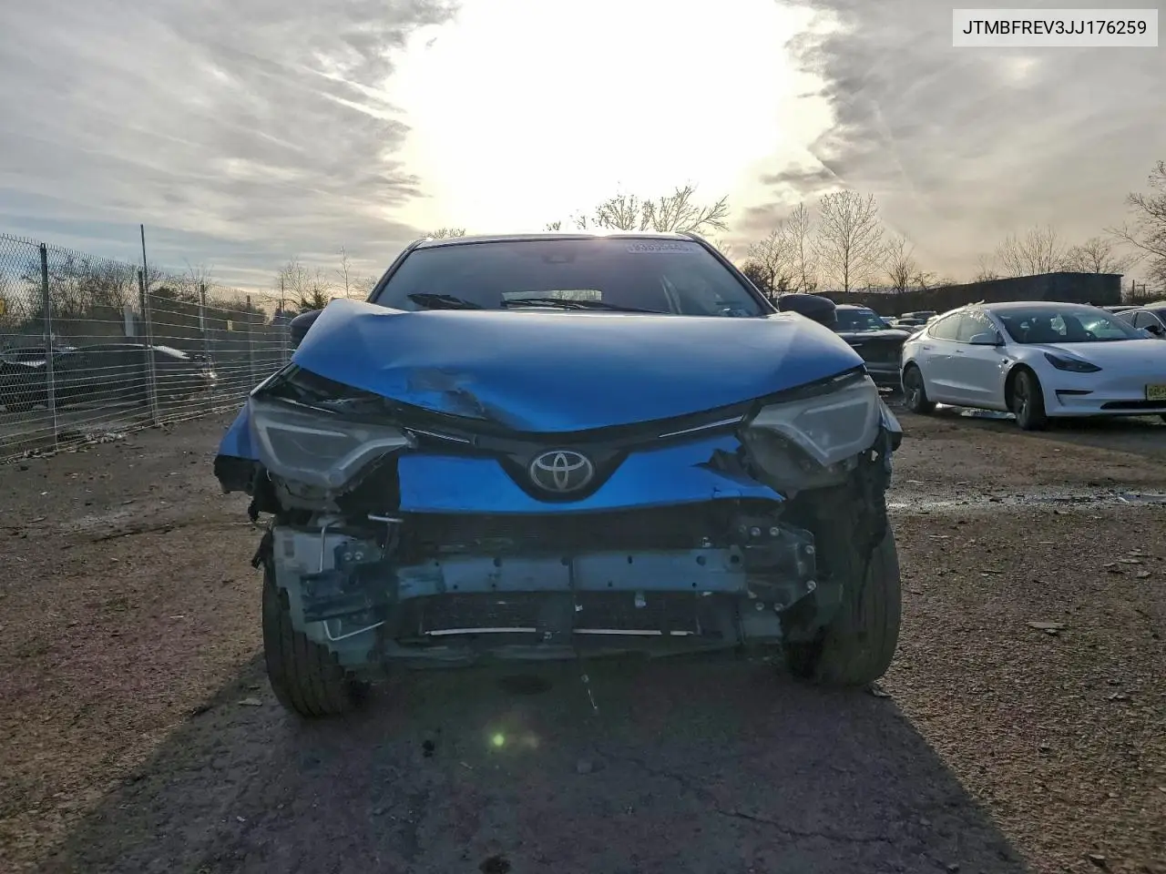 JTMBFREV3JJ176259 2018 Toyota Rav4 Le