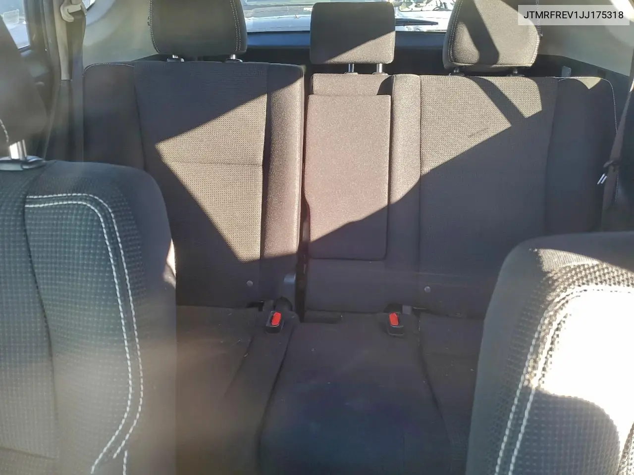 JTMRFREV1JJ175318 2018 Toyota Rav4 Adventure
