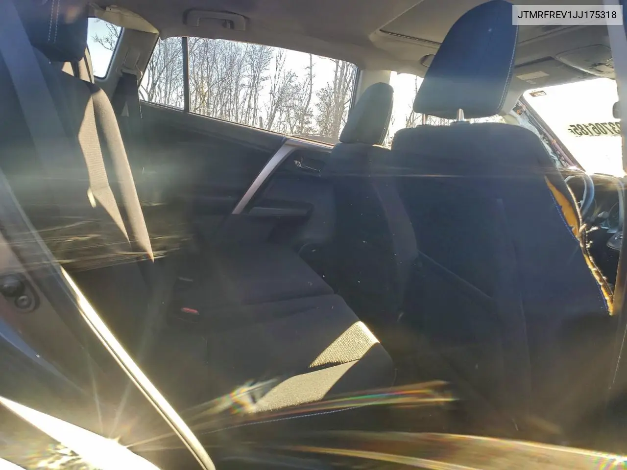 JTMRFREV1JJ175318 2018 Toyota Rav4 Adventure