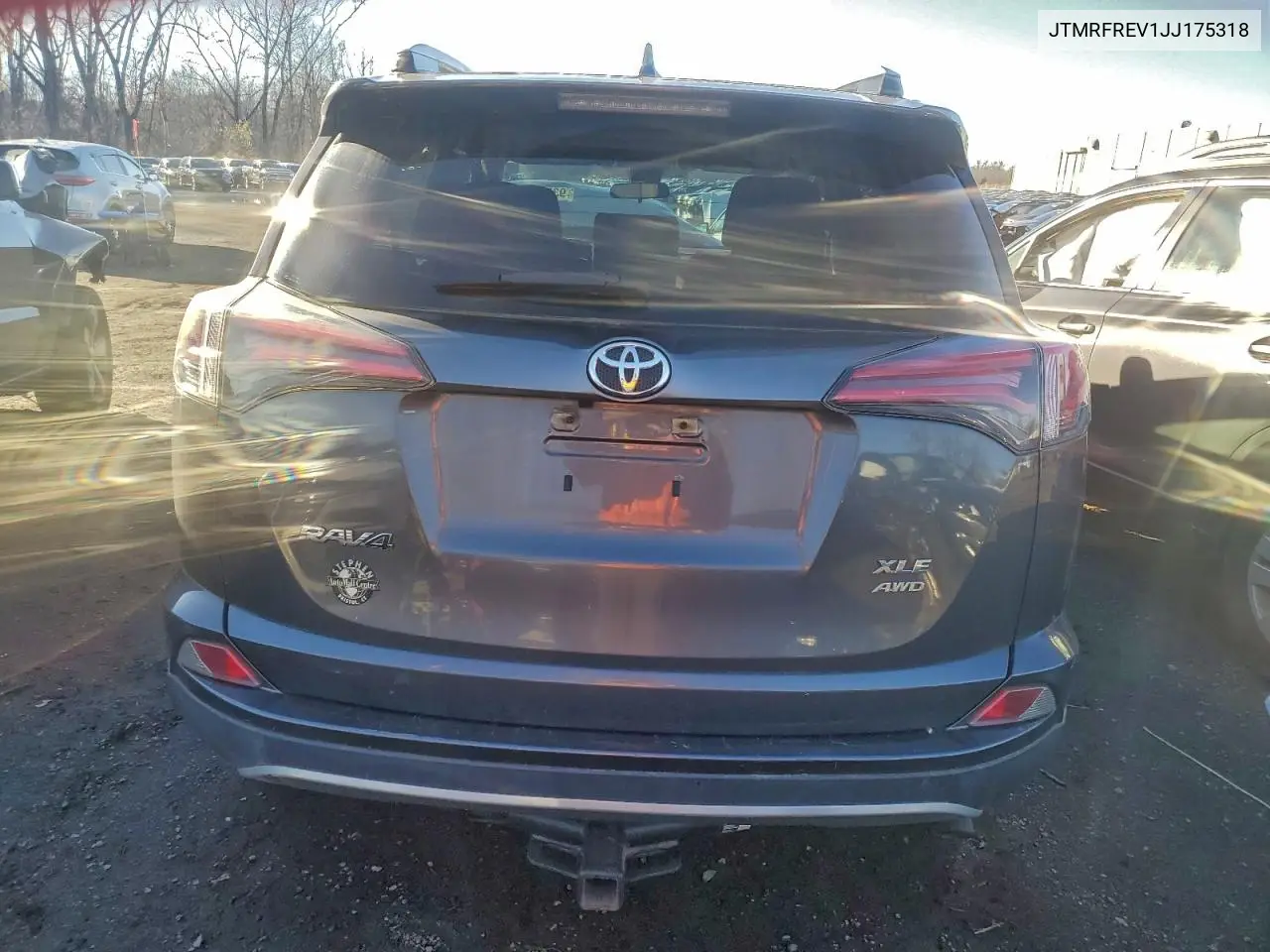 JTMRFREV1JJ175318 2018 Toyota Rav4 Adventure