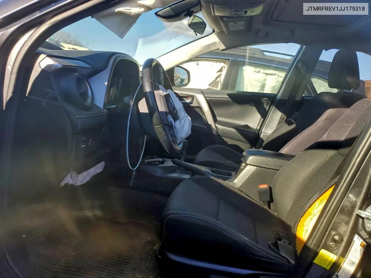 JTMRFREV1JJ175318 2018 Toyota Rav4 Adventure