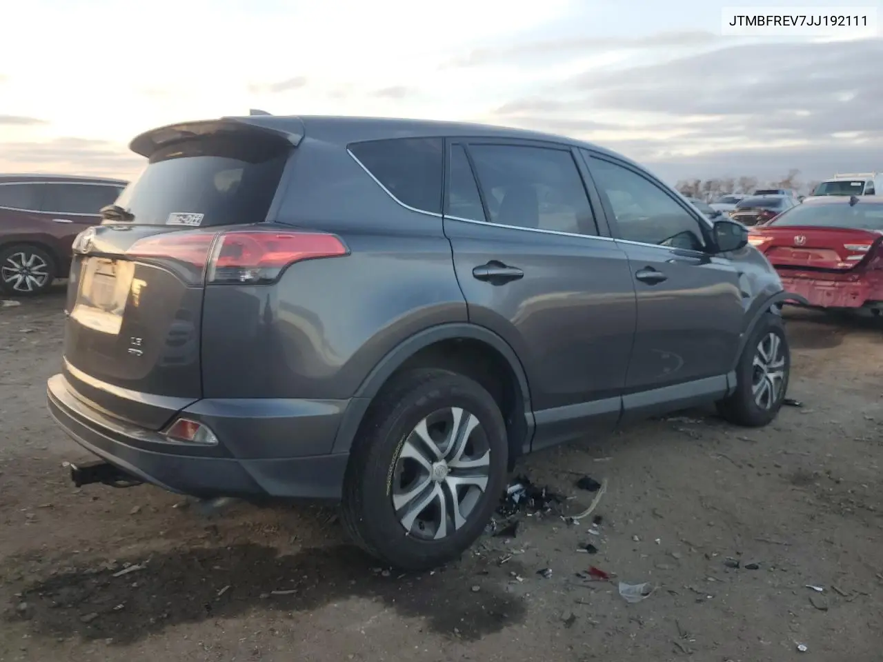 JTMBFREV7JJ192111 2018 Toyota Rav4 Le