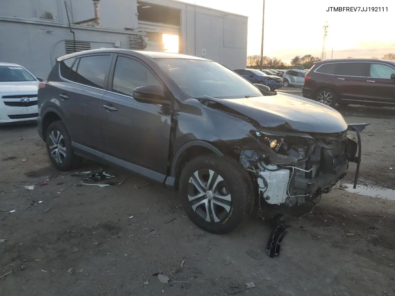 JTMBFREV7JJ192111 2018 Toyota Rav4 Le